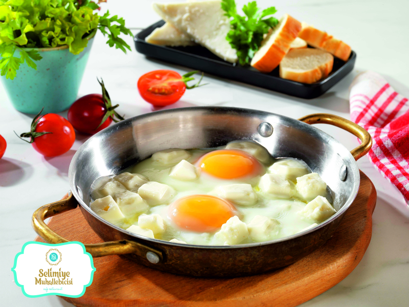 Sahanda Beyaz Peynirli Yumurta