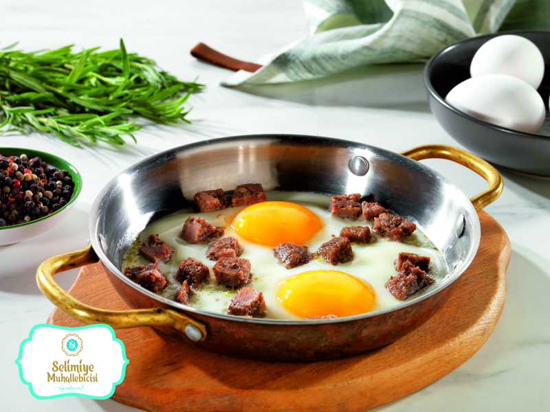 Sahanda Kavurmalı Yumurta